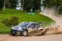 Karls Peders Nordstrands izcīna pārliecinošu uzvaru Latvijas Rallija čempionāta ieskaites ceturtajā posmā Cēsīs
